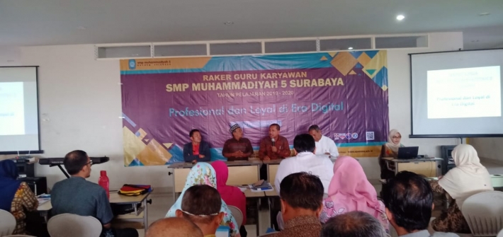 Bangkit Menuju Kerja Profesional dan Loyal di Era Digital