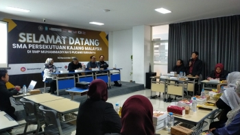 Terima Studi Tiru Sekolah Malaysia, SMP Muhammadiyah 5 Surabaya Paparkan Program Pendidikan Agama Islam  Artikel ini telah tayang di enews.com dengan judul 